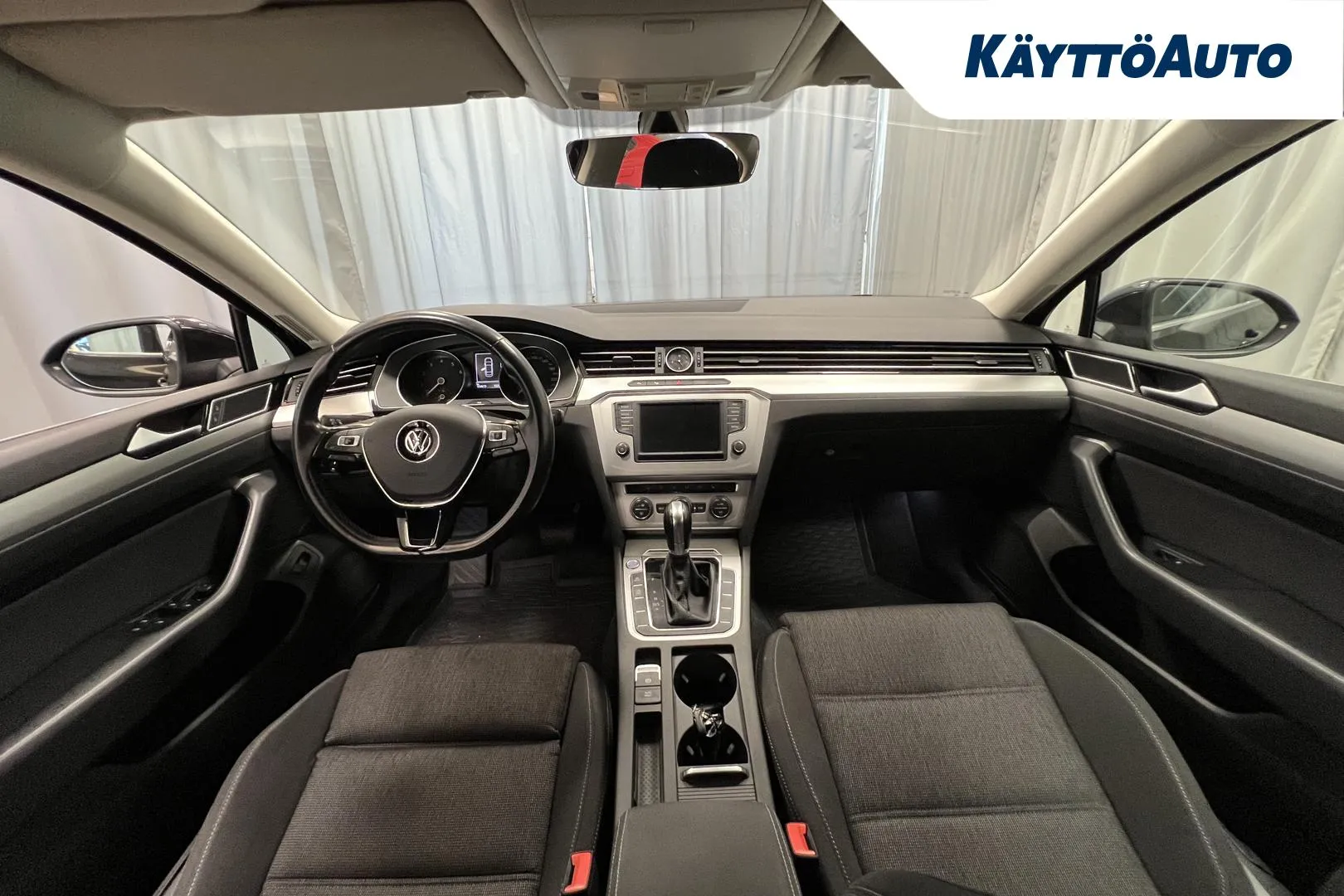 VOLKSWAGEN Passat ZKT-635 carousel image