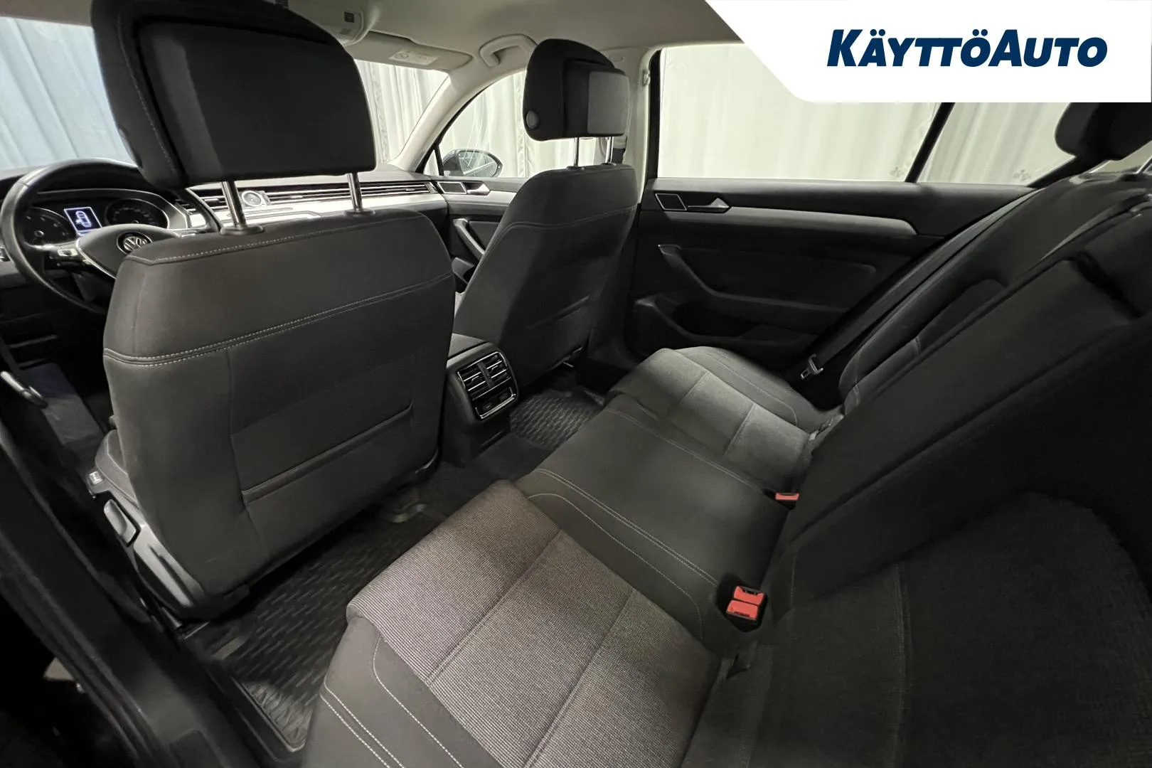 VOLKSWAGEN Passat ZKT-635 carousel image