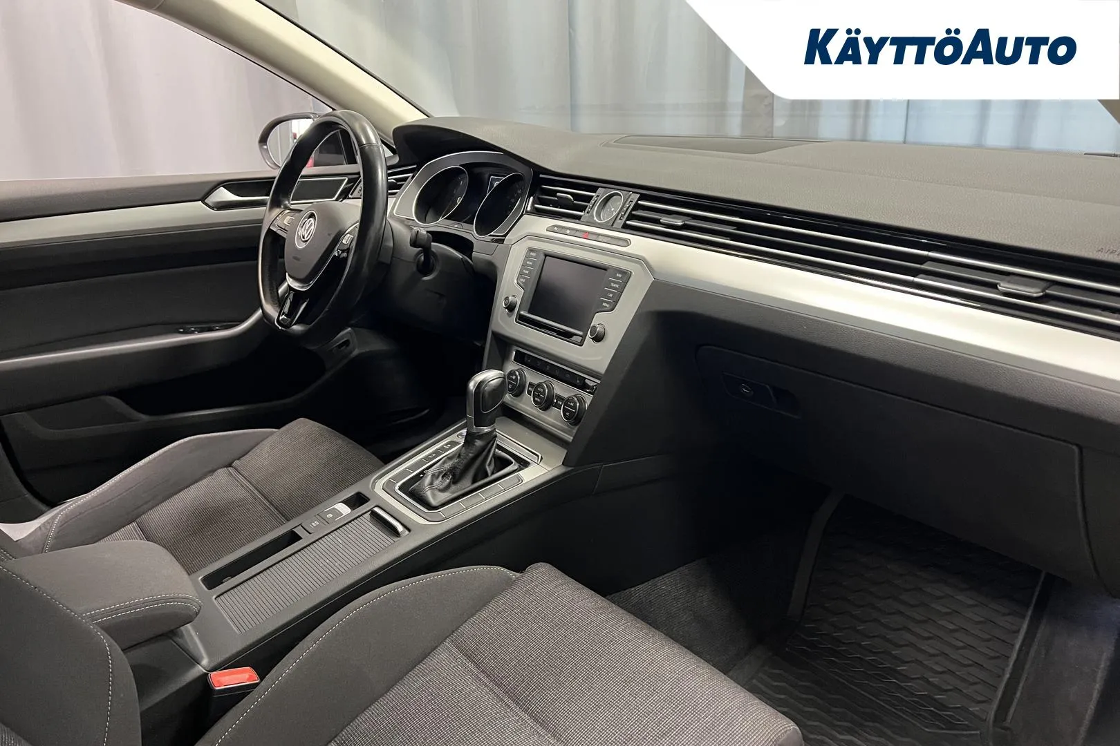 VOLKSWAGEN Passat ZKT-635 carousel image