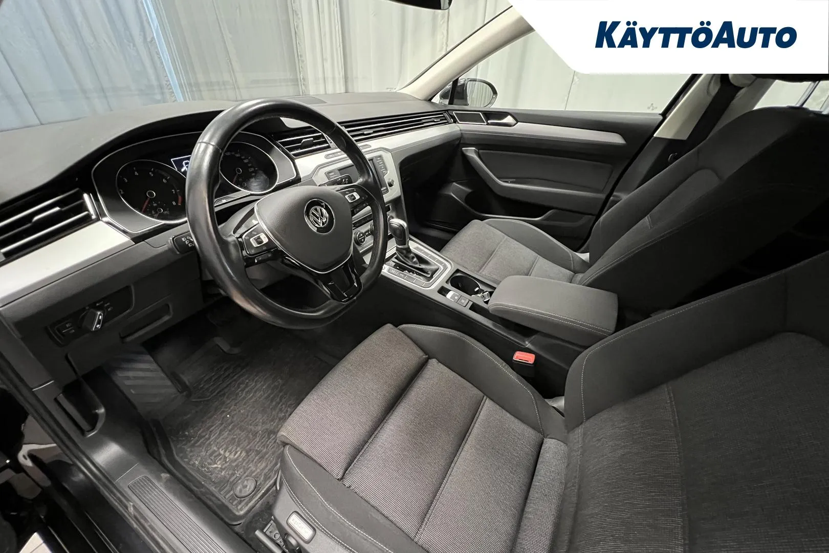 VOLKSWAGEN Passat ZKT-635 carousel image