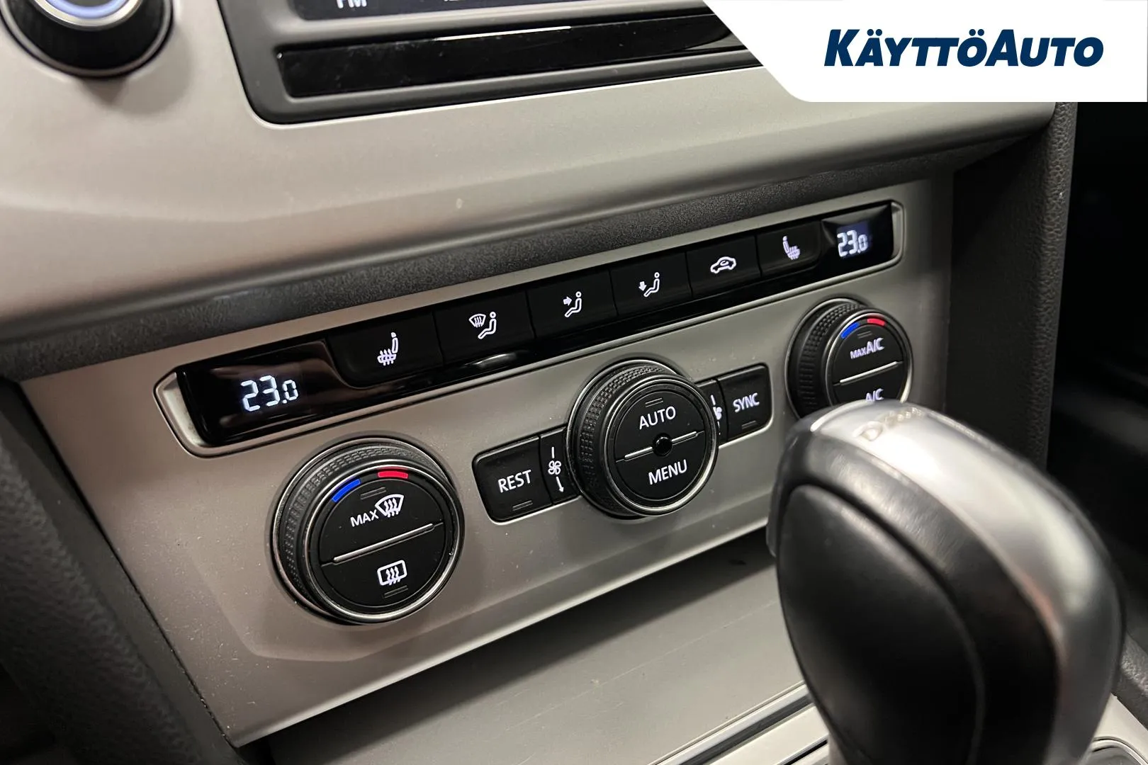 VOLKSWAGEN Passat ZKT-635 carousel image