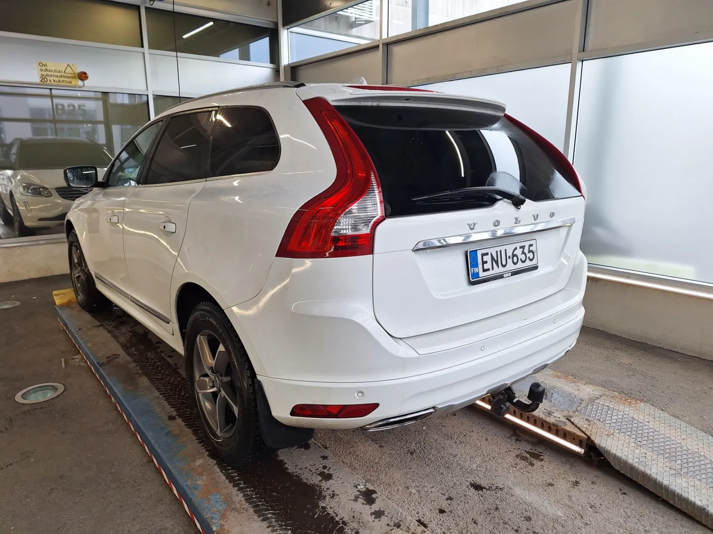 VOLVO XC60 ENU-635 carousel image