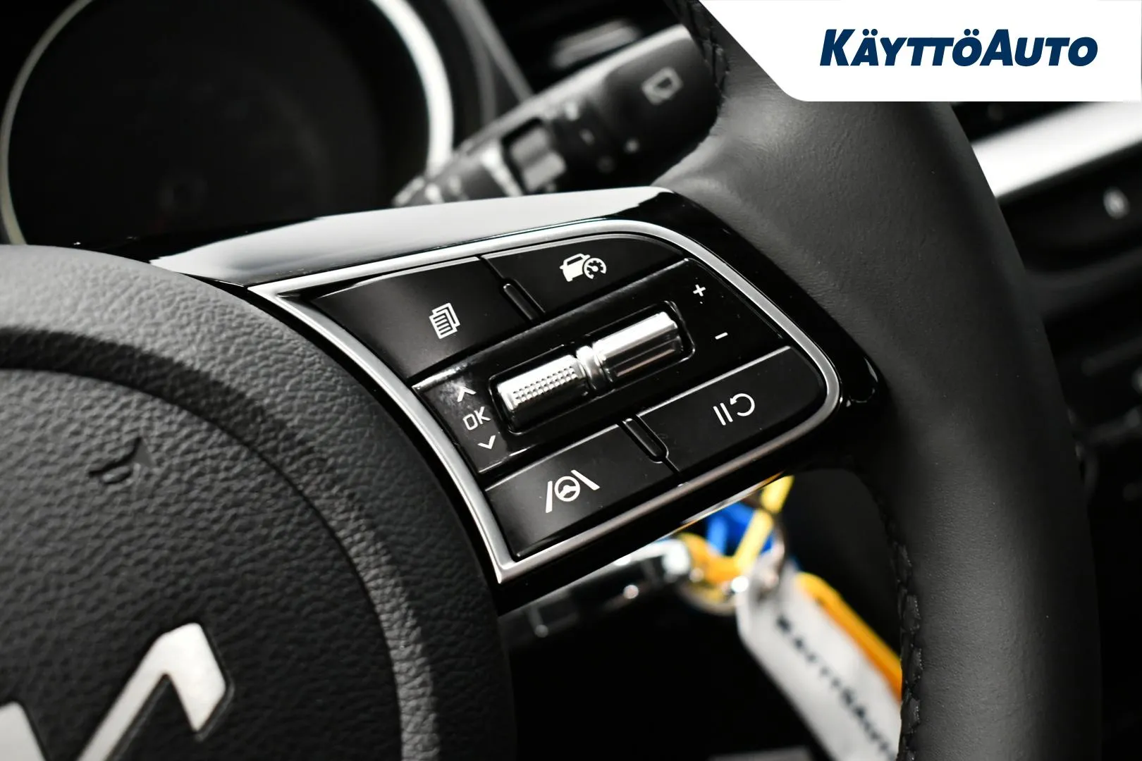 Kia Ceed KXJ-960 carousel image