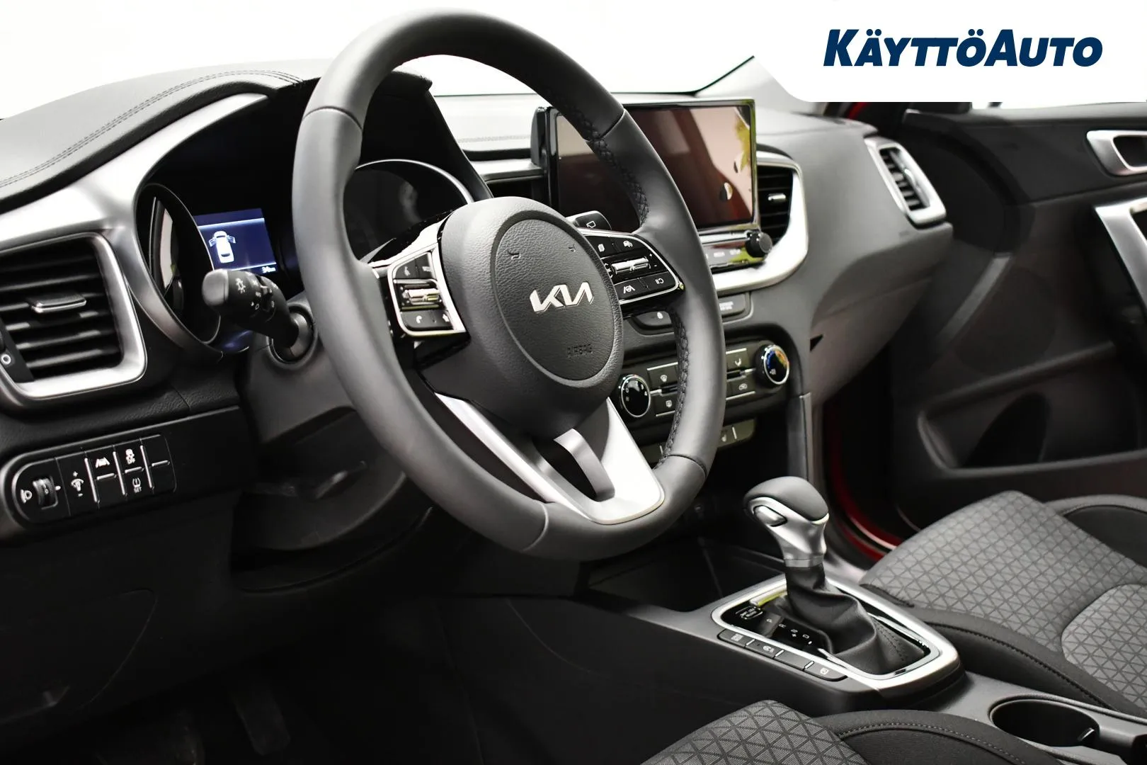 Kia Ceed KXJ-960 carousel image