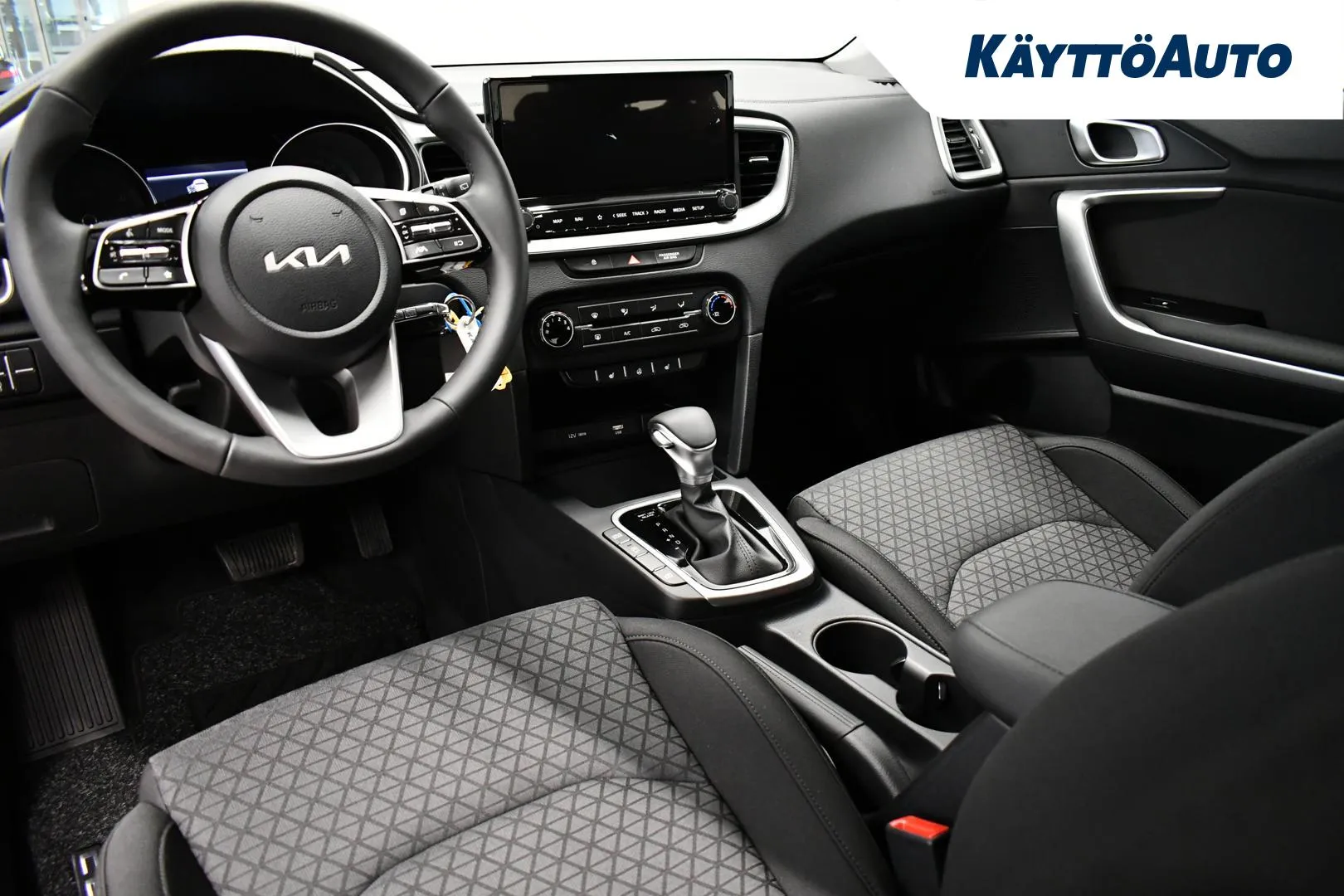 Kia Ceed KXJ-960 carousel image