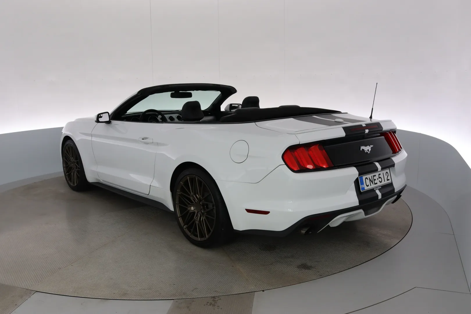 FORD Mustang CNE-512 carousel image