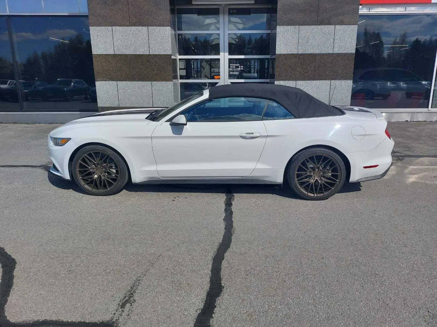 FORD Mustang CNE-512 carousel image