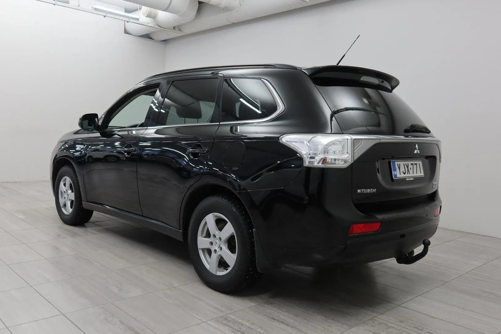 MITSUBISHI Outlander PHEV YJX-771 carousel image
