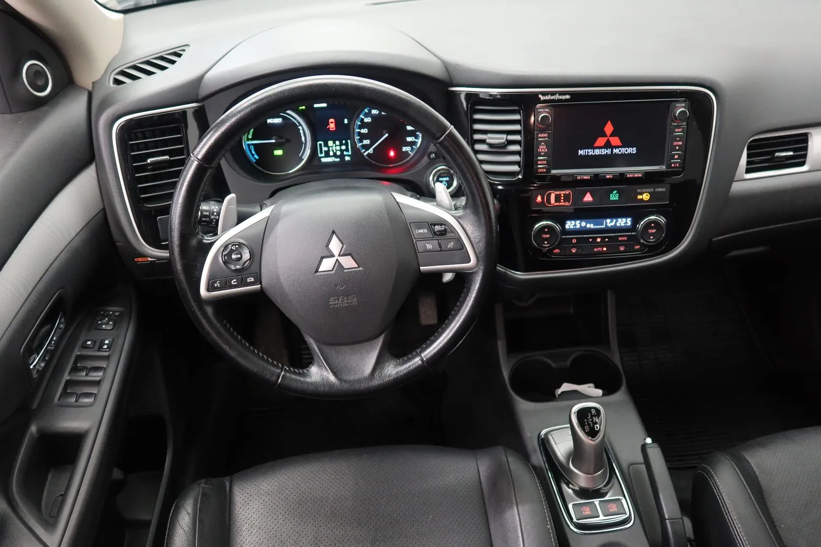 MITSUBISHI Outlander PHEV YJX-771 carousel image