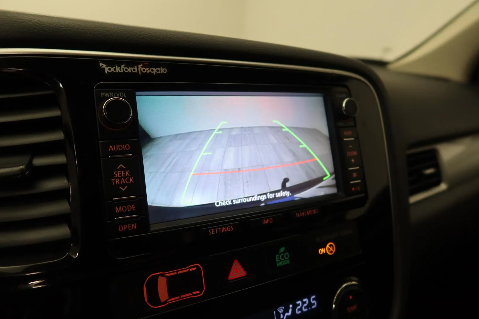 MITSUBISHI Outlander PHEV YJX-771 carousel image