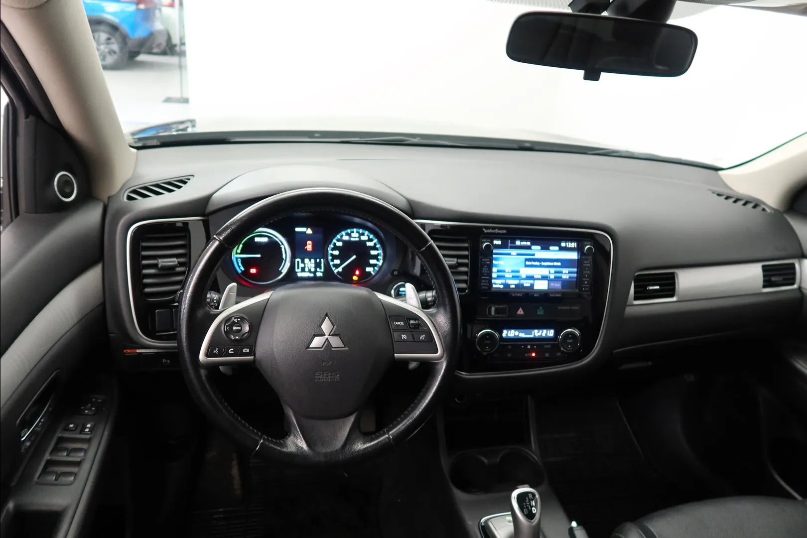 MITSUBISHI Outlander PHEV YJX-771 carousel image