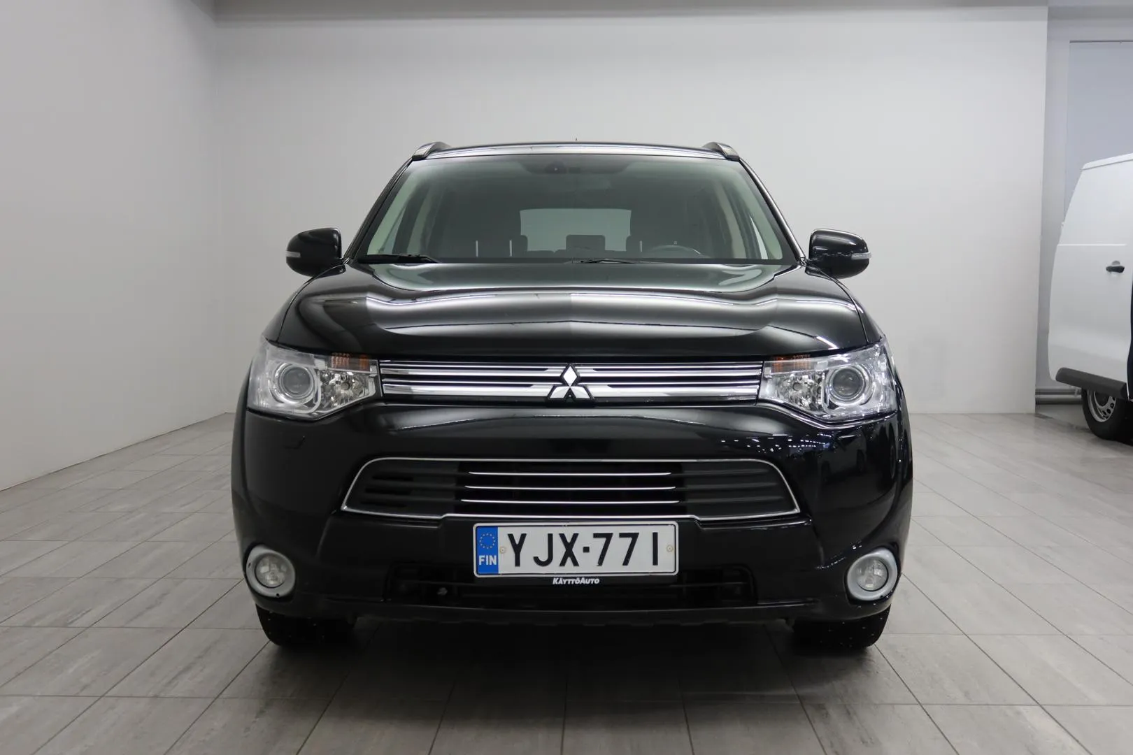 MITSUBISHI Outlander PHEV YJX-771 carousel image