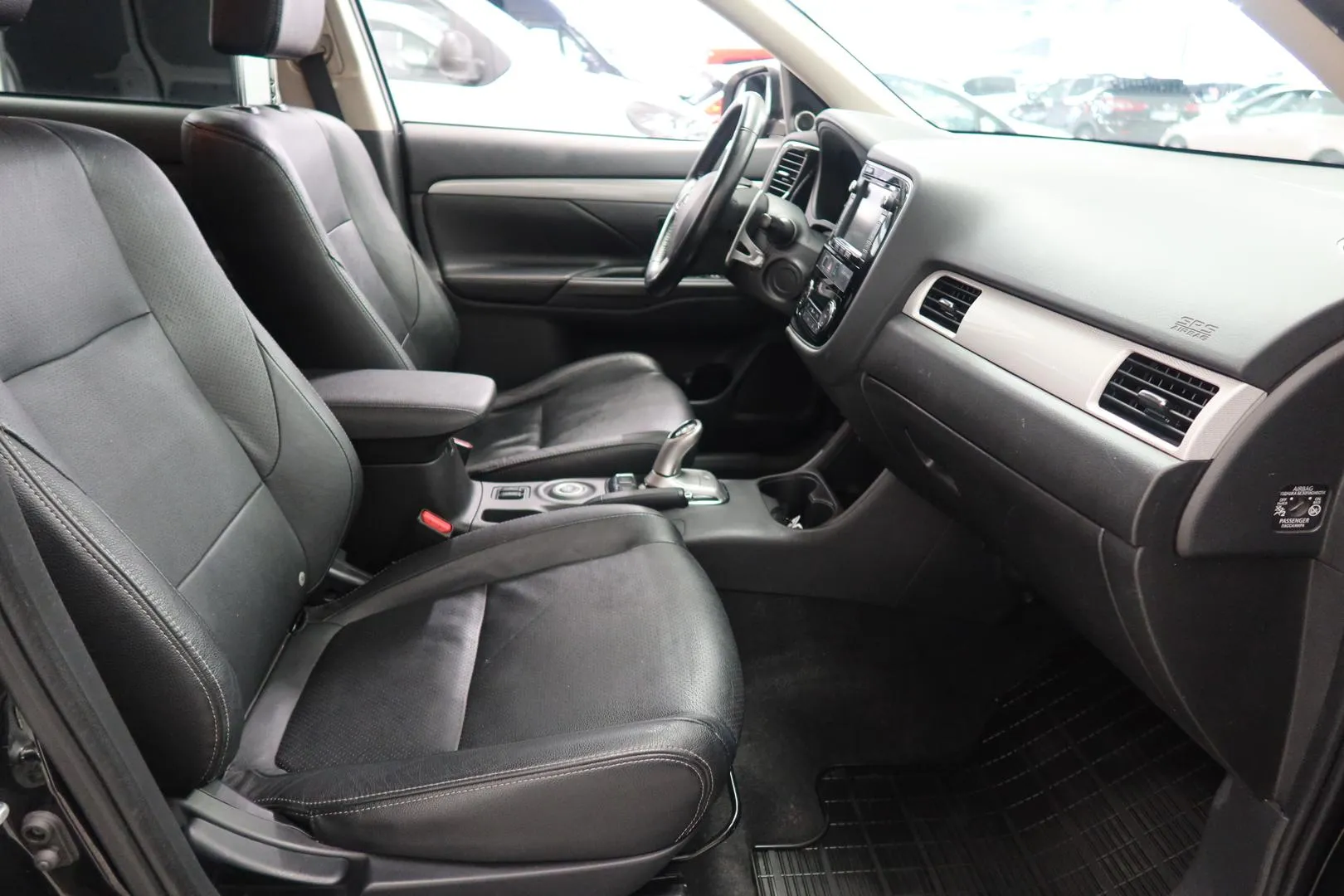 MITSUBISHI Outlander PHEV YJX-771 carousel image