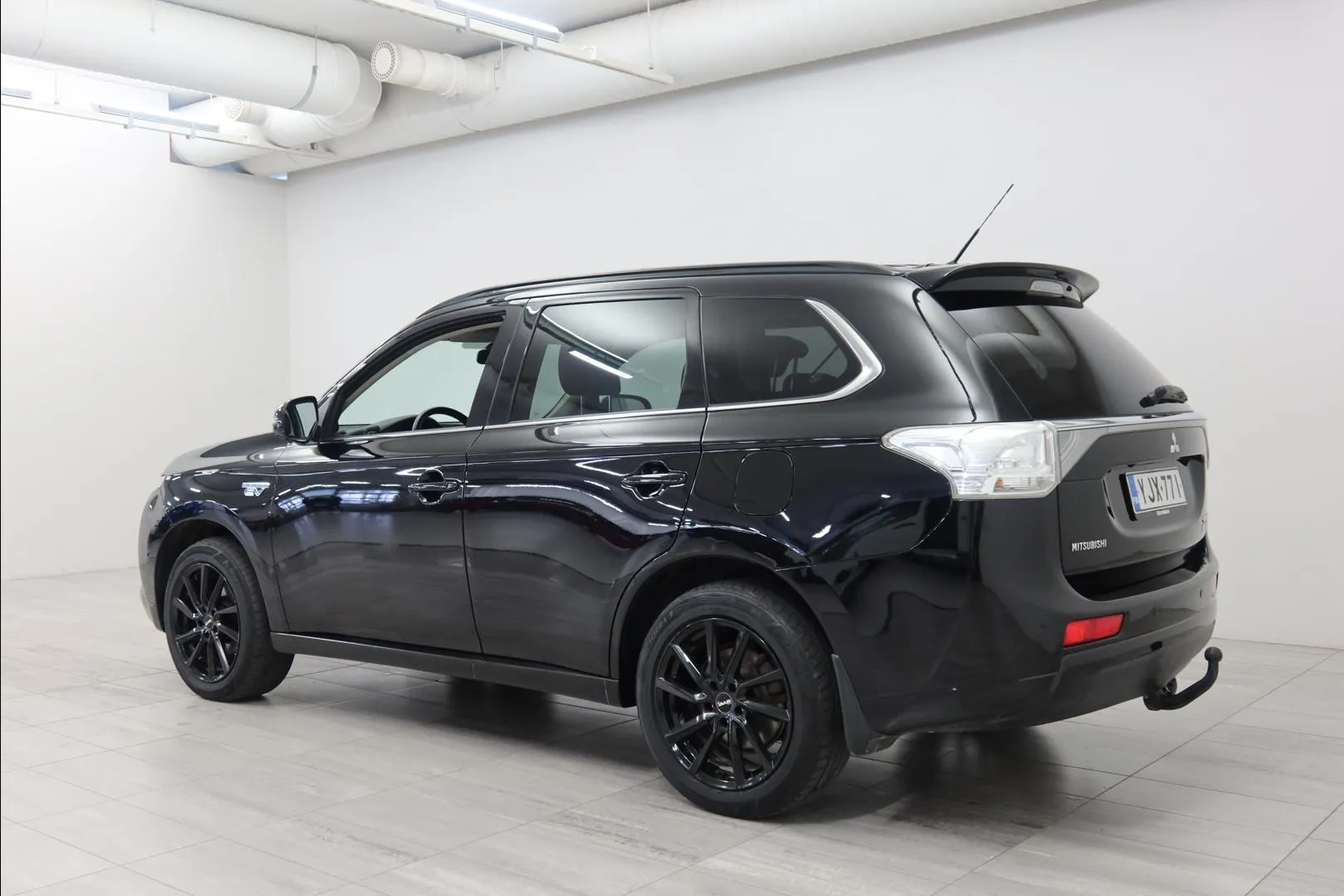 MITSUBISHI Outlander PHEV YJX-771 carousel image