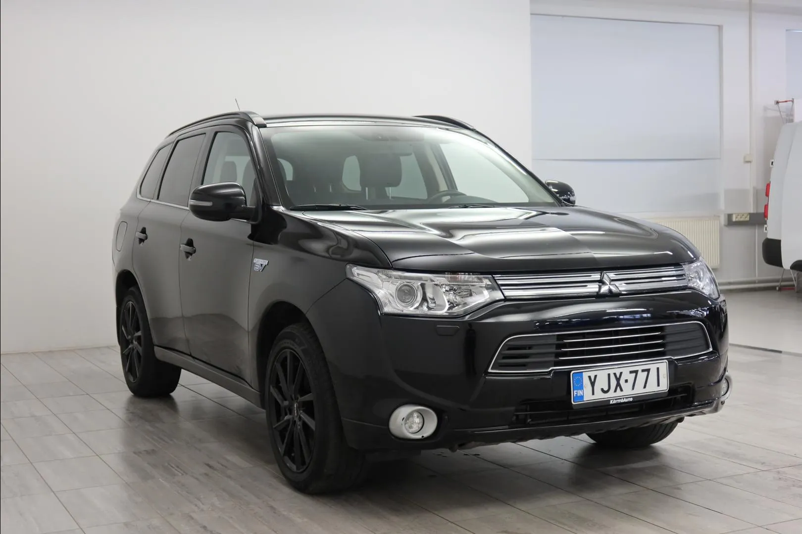 MITSUBISHI Outlander PHEV YJX-771 carousel image