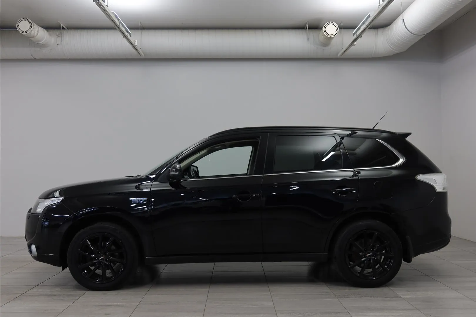 MITSUBISHI Outlander PHEV YJX-771 carousel image