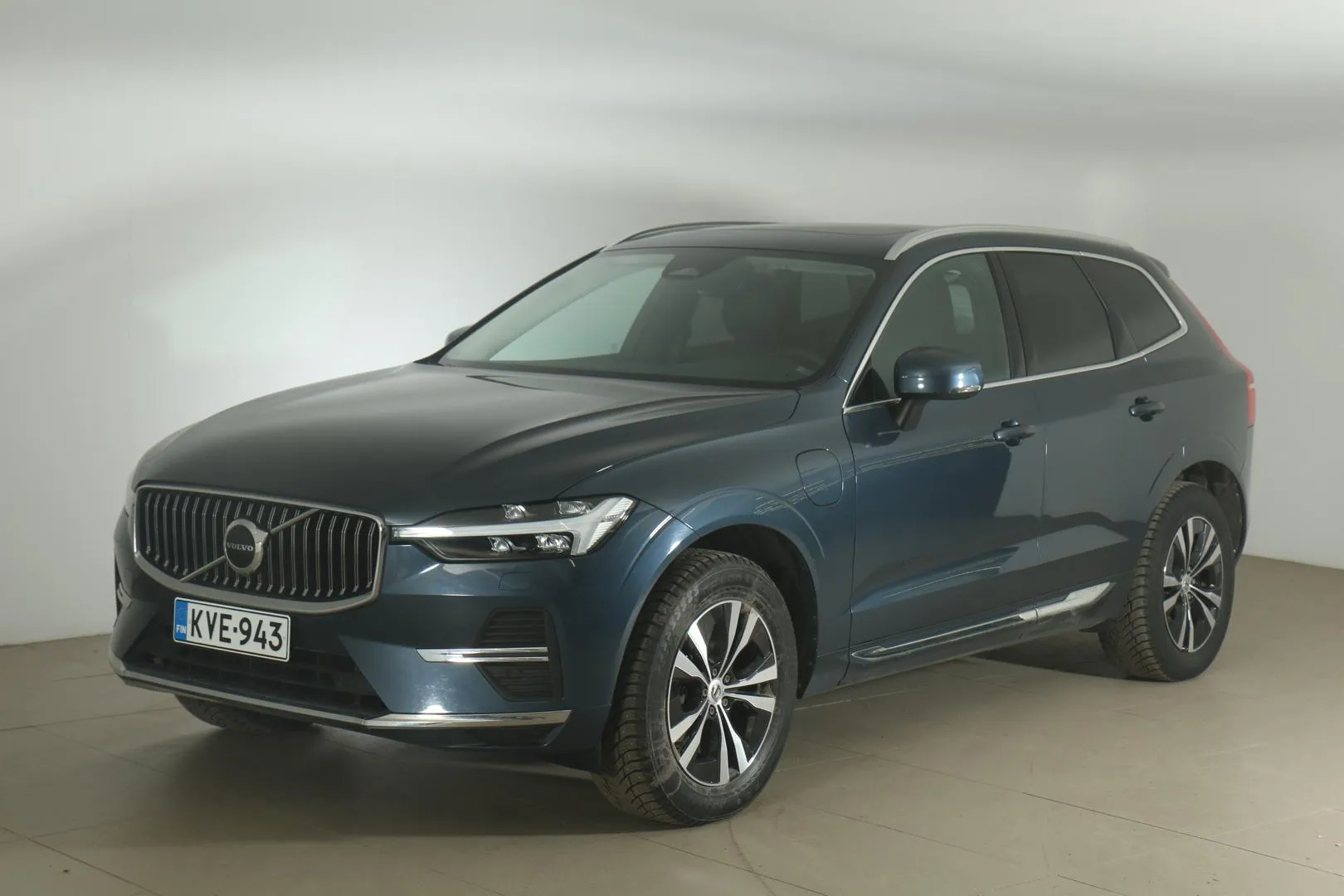 VOLVO XC60 KVE-943 carousel image