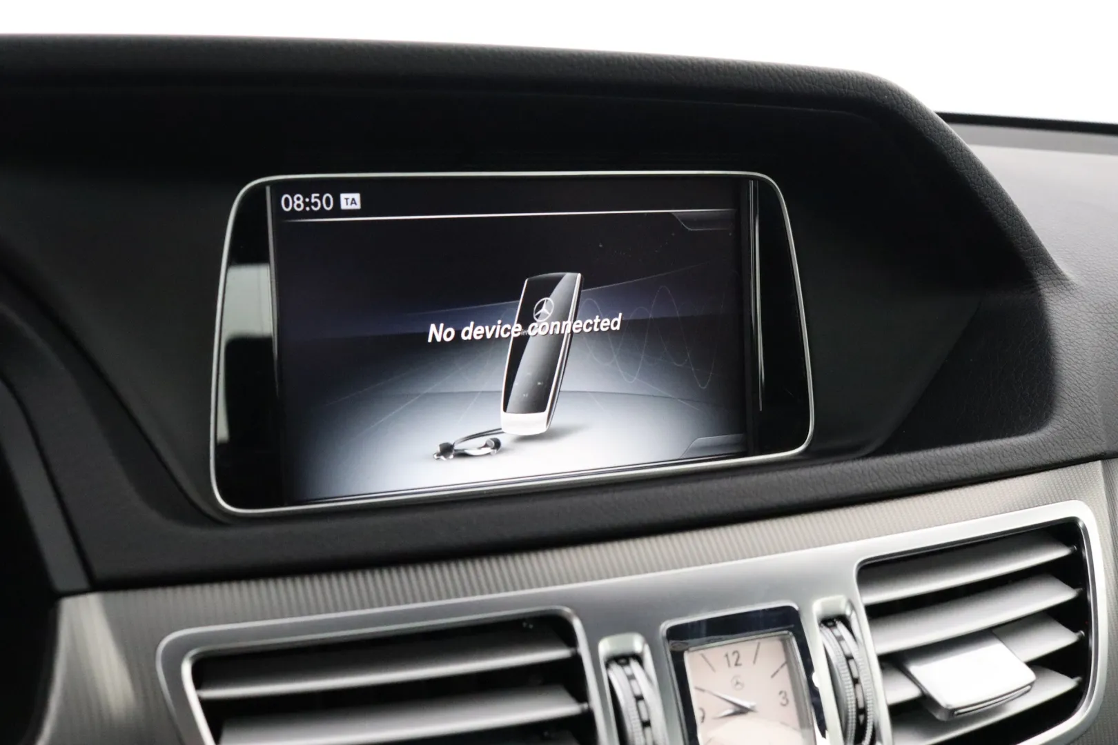 MERCEDES-BENZ E GLP-577 carousel image