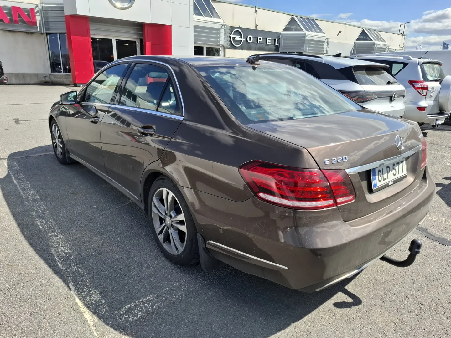 MERCEDES-BENZ E GLP-577 carousel image