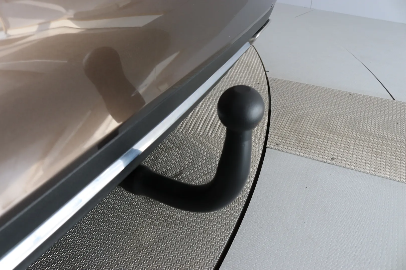 MERCEDES-BENZ E GLP-577 carousel image