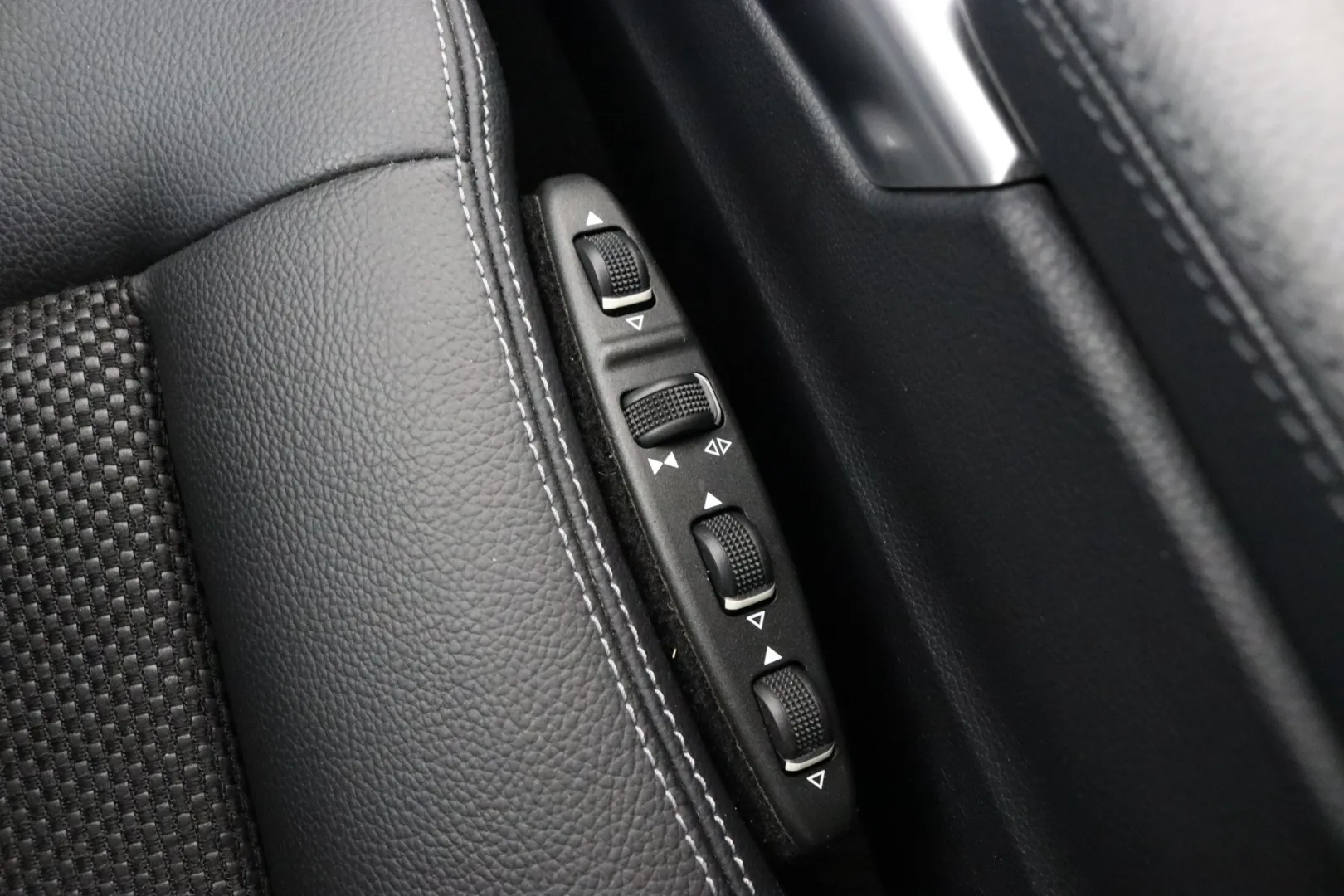 MERCEDES-BENZ E GLP-577 carousel image