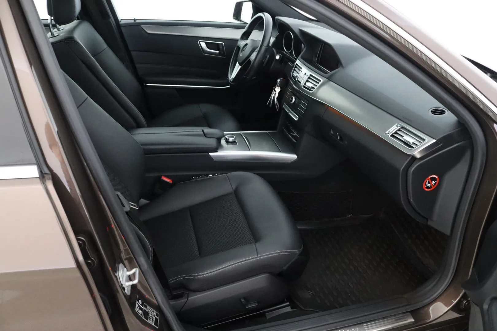 MERCEDES-BENZ E GLP-577 carousel image