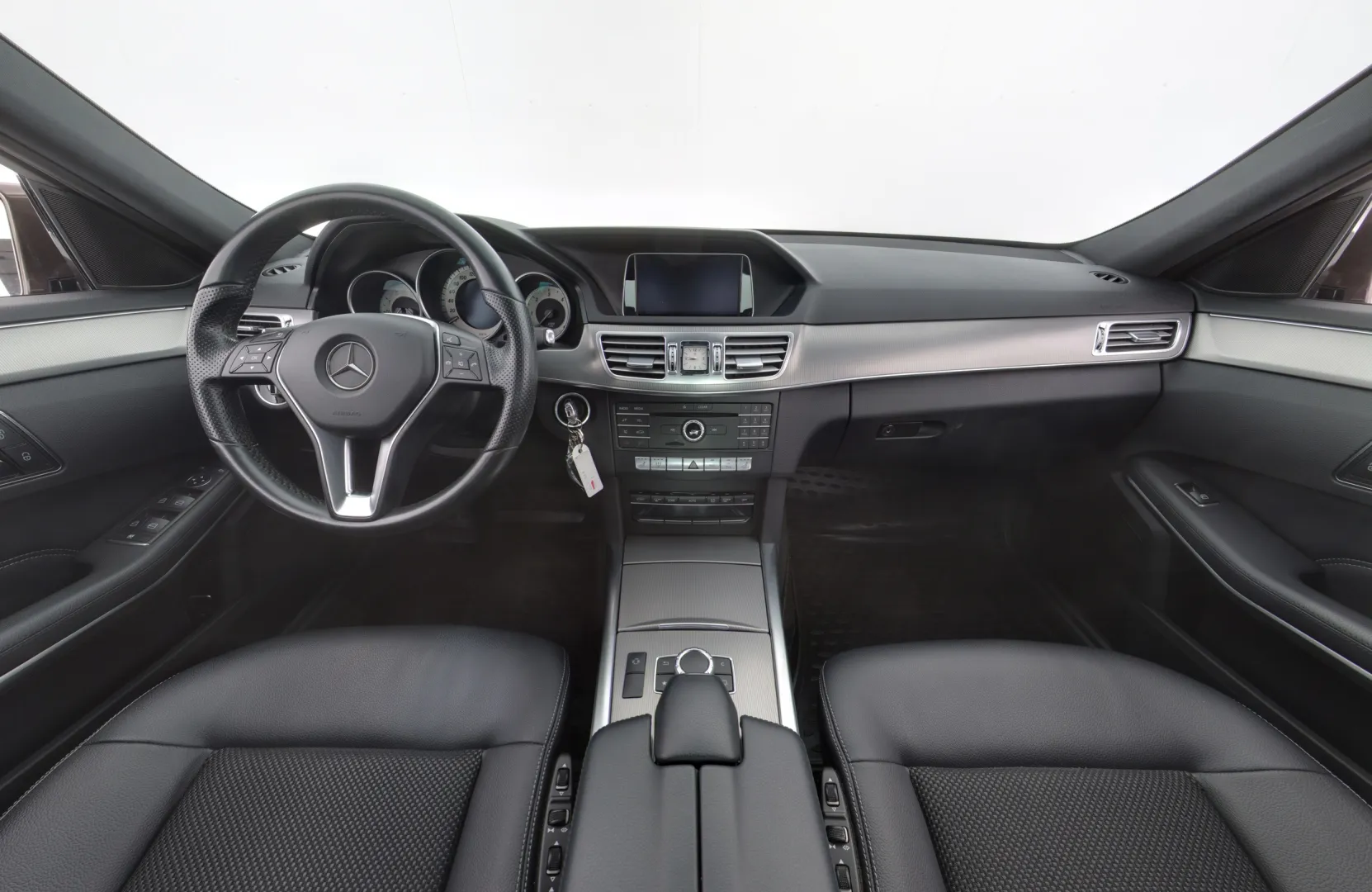 MERCEDES-BENZ E GLP-577 carousel image