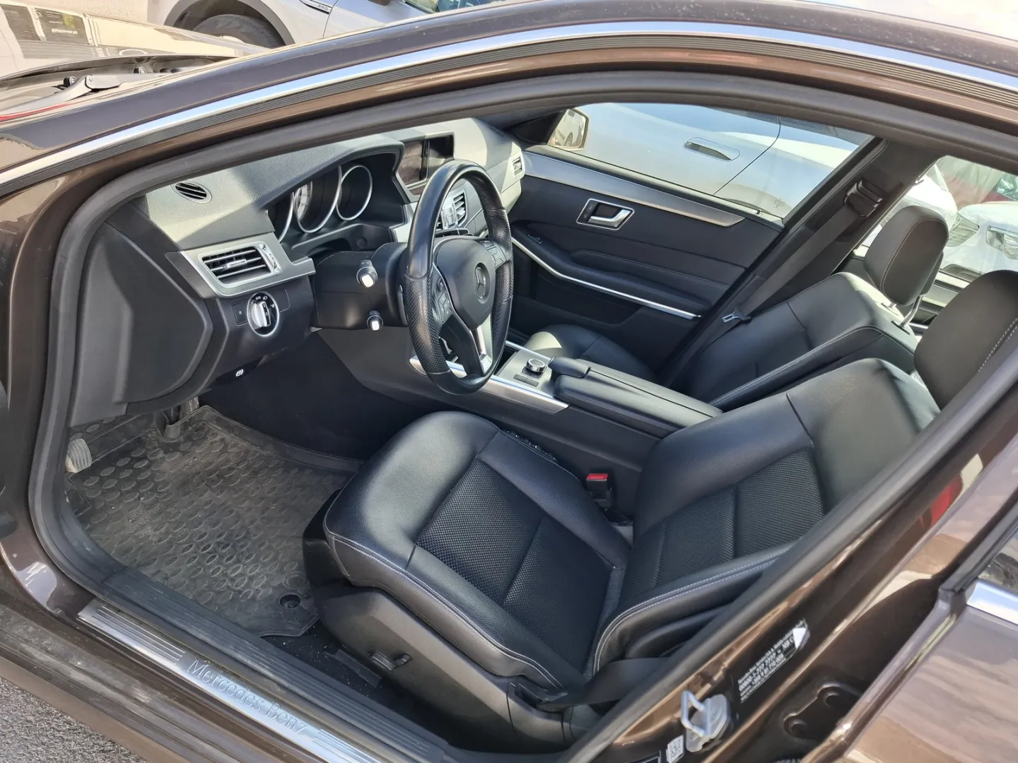MERCEDES-BENZ E GLP-577 carousel image