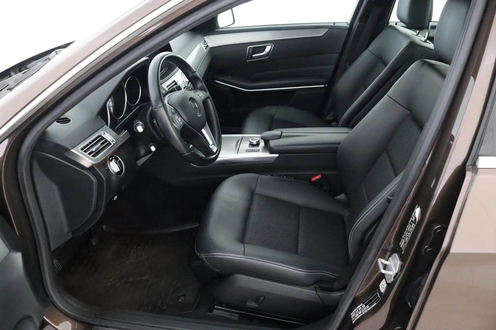 MERCEDES-BENZ E GLP-577 carousel image