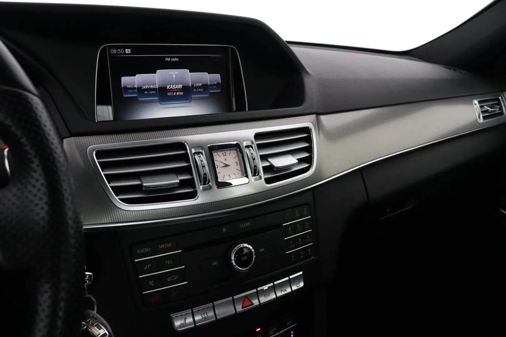 MERCEDES-BENZ E GLP-577 carousel image