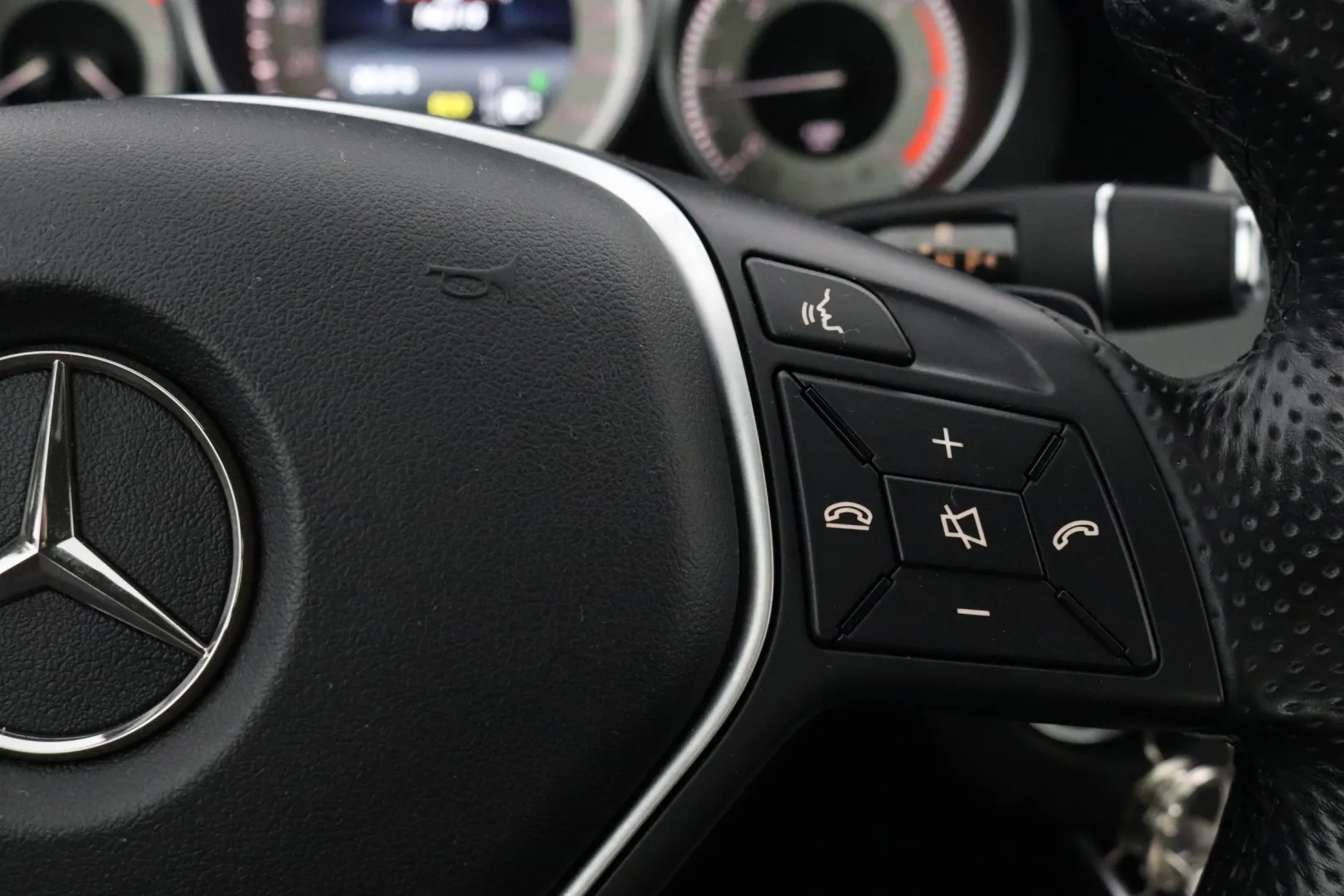 MERCEDES-BENZ E GLP-577 carousel image
