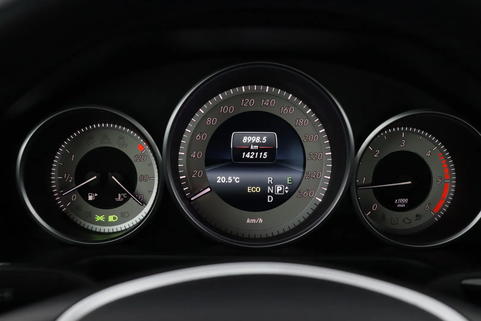 MERCEDES-BENZ E GLP-577 carousel image