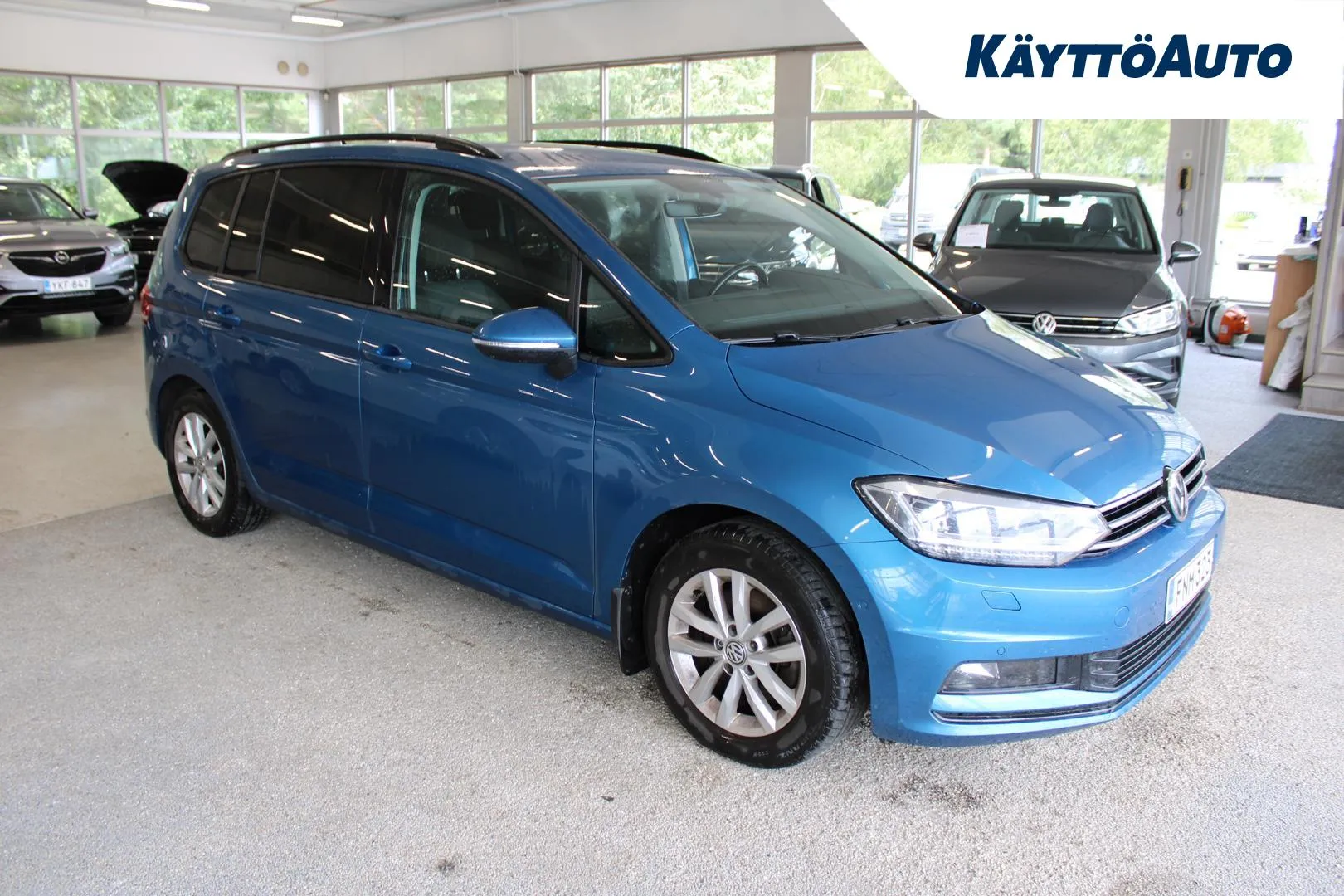VOLKSWAGEN Touran FNM-323 carousel image