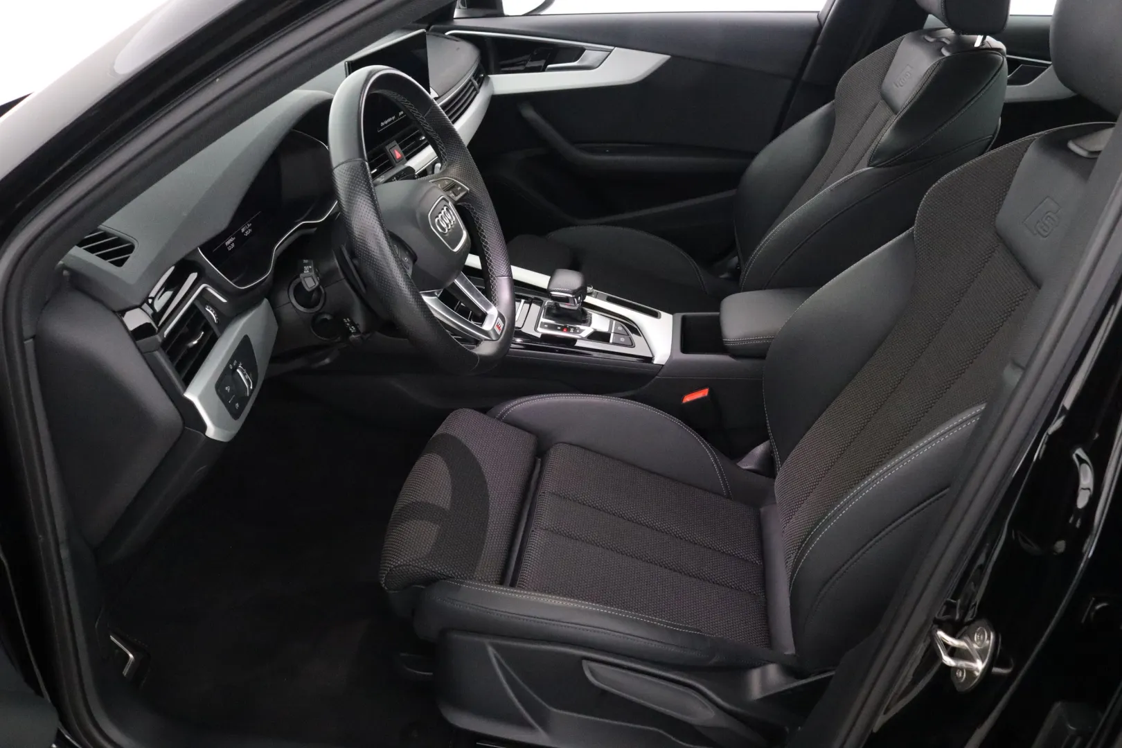 AUDI A4 FOZ-244 carousel image
