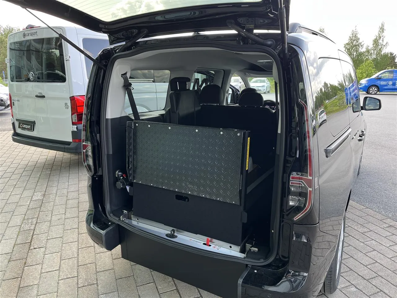 Volkswagen Caddy Maxi 062013 carousel image