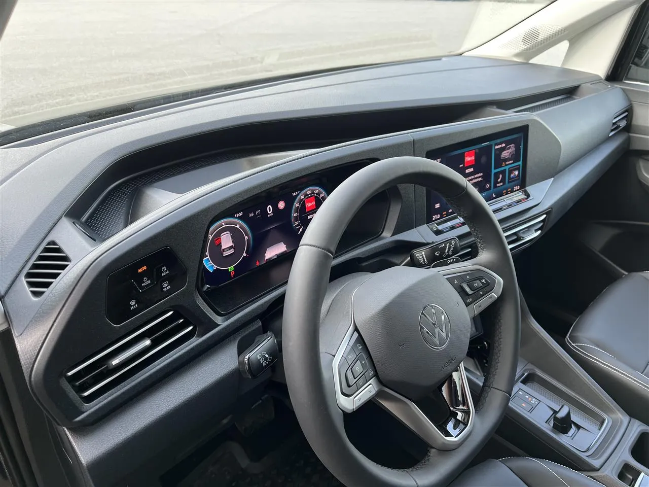 Volkswagen Caddy Maxi 062013 carousel image