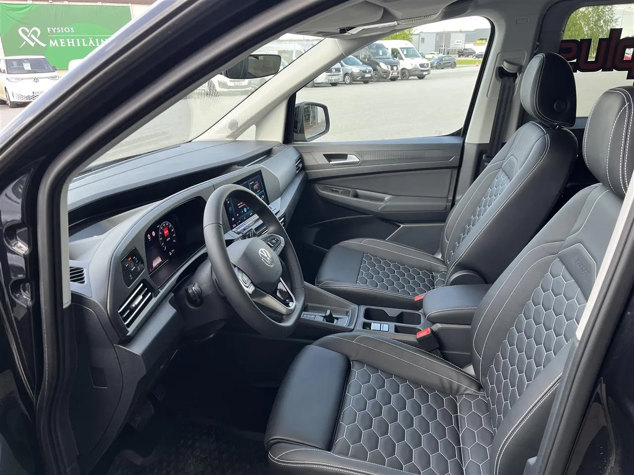 Volkswagen Caddy Maxi 062013 carousel image
