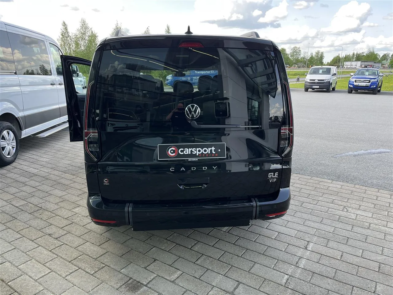 Volkswagen Caddy Maxi 062013 carousel image