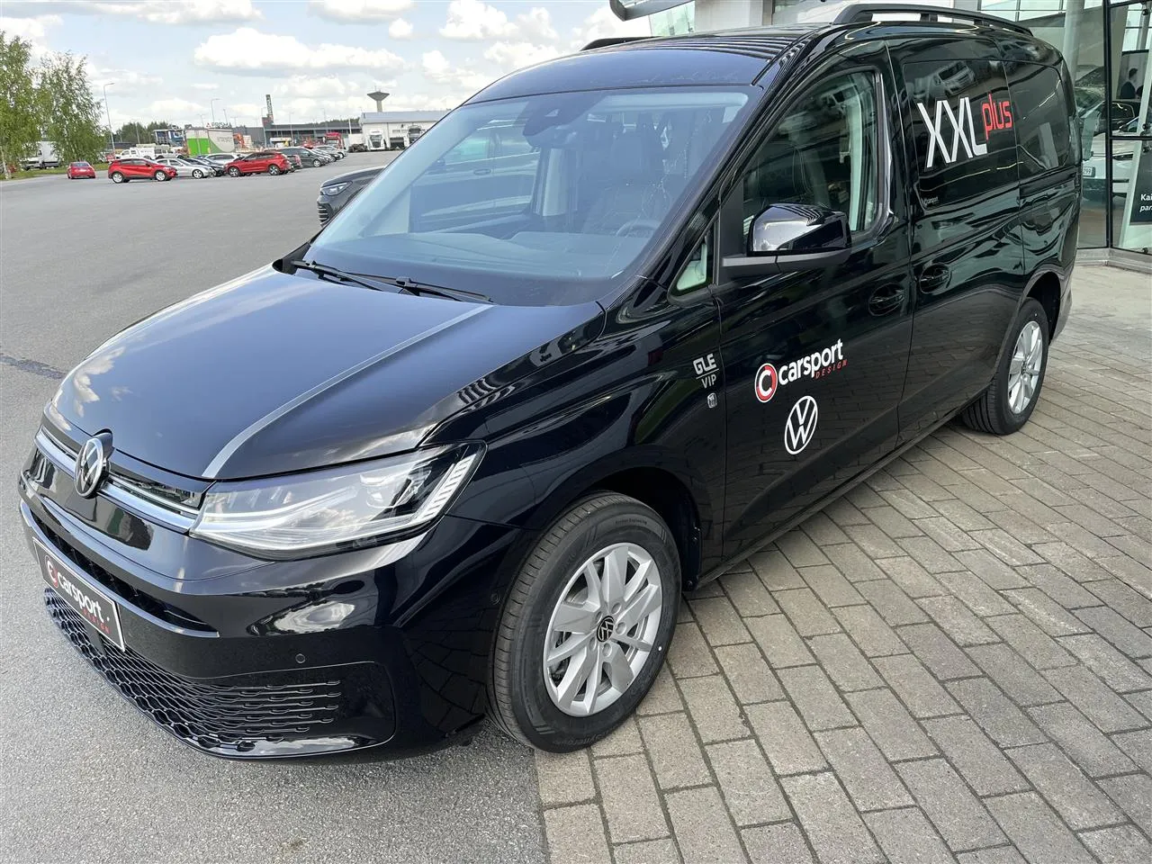 Volkswagen Caddy Maxi 062013 carousel image