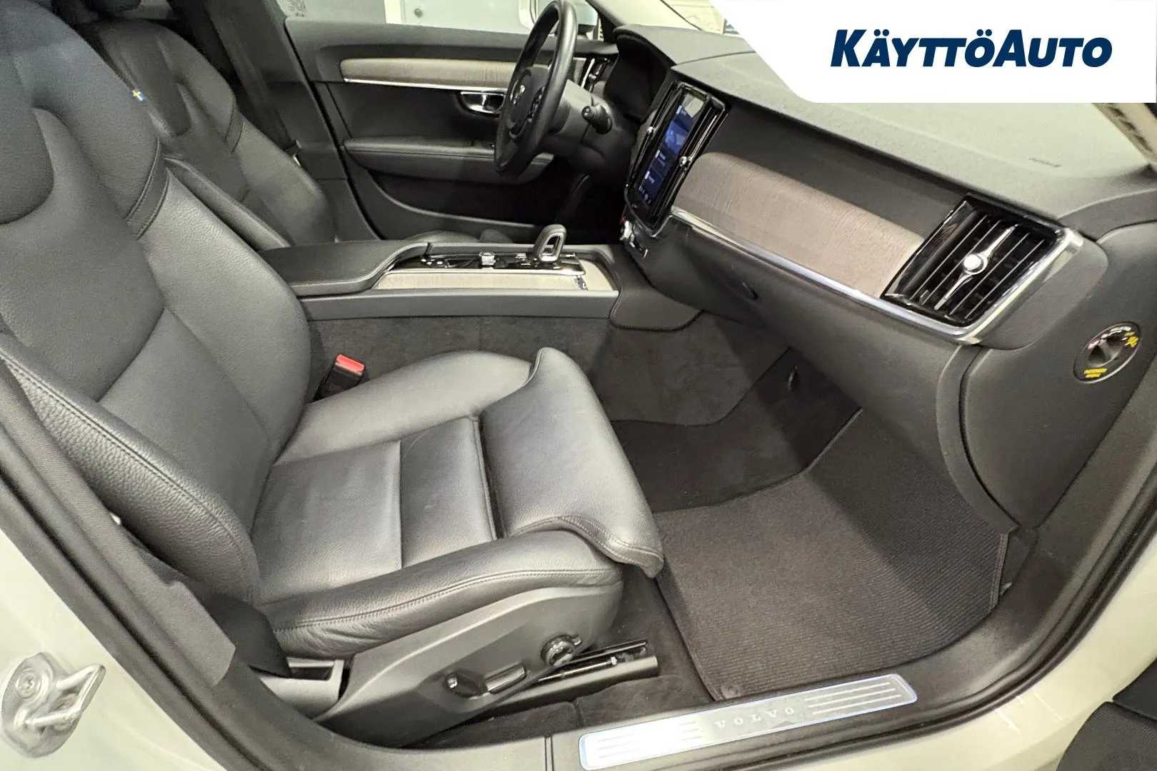VOLVO V90 Cross Country XRL-318 carousel image