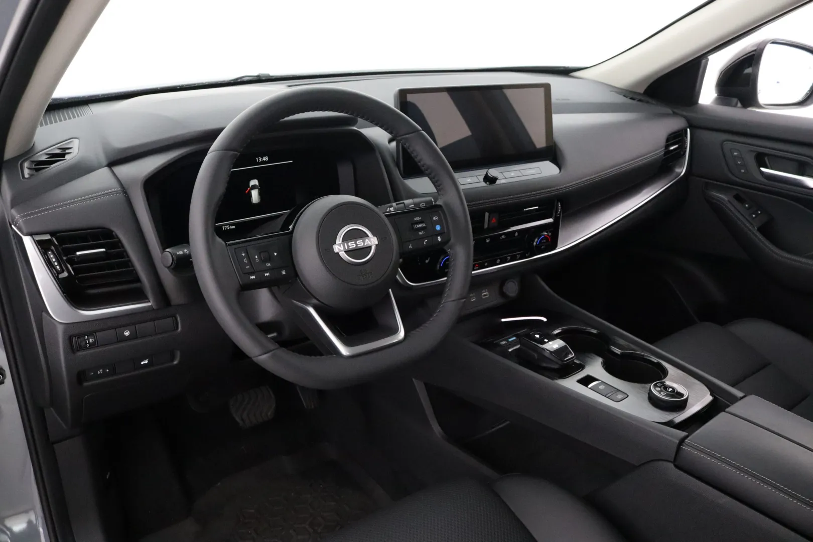 NISSAN X-Trail EVL-334 carousel image