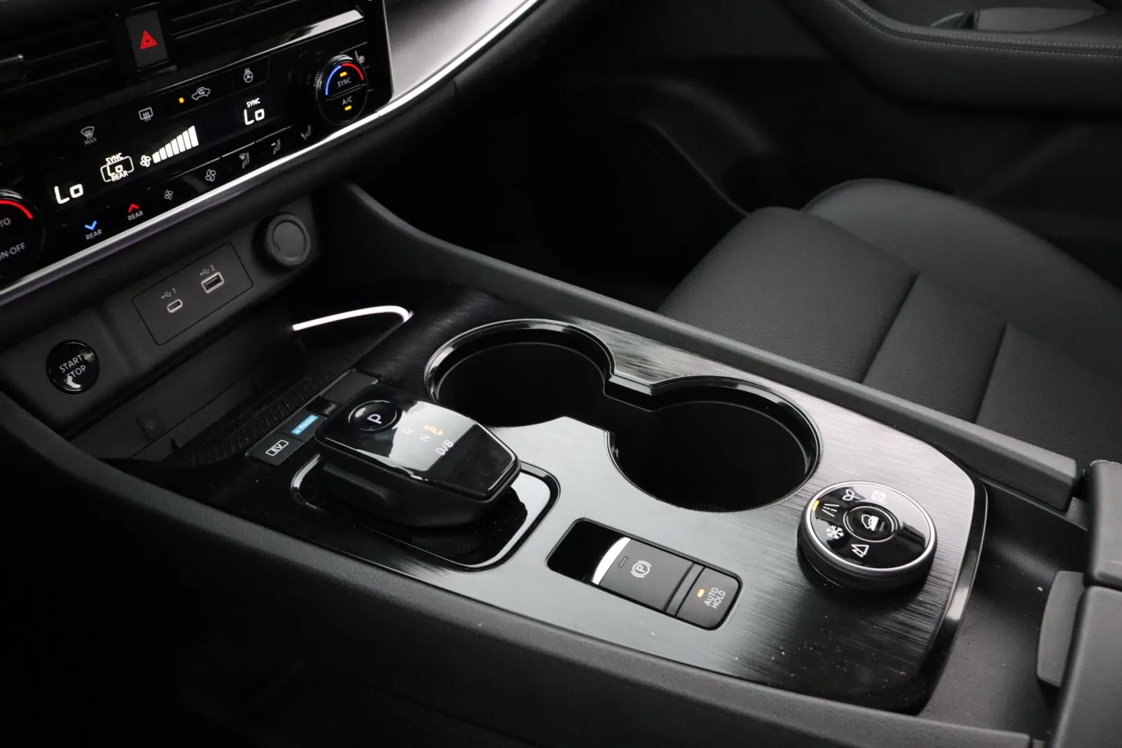 NISSAN X-Trail EVL-334 carousel image