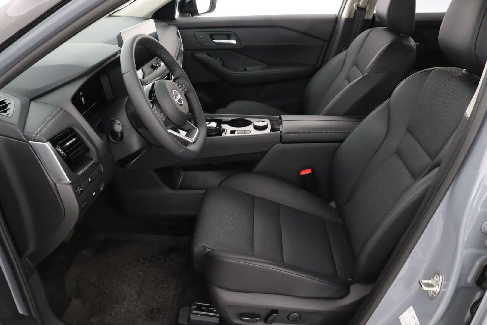 NISSAN X-Trail EVL-334 carousel image