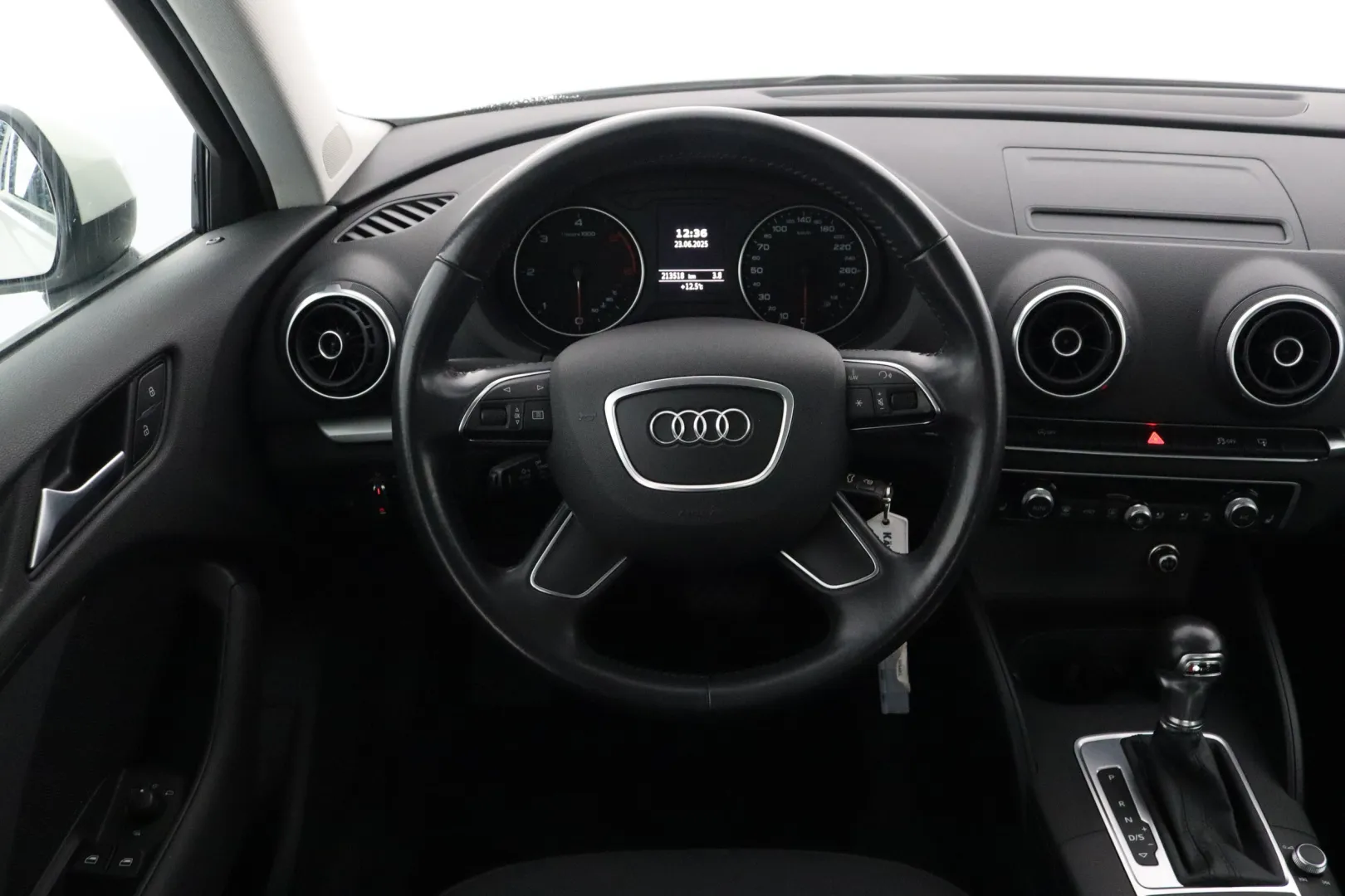 AUDI A3 ENZ-797 carousel image