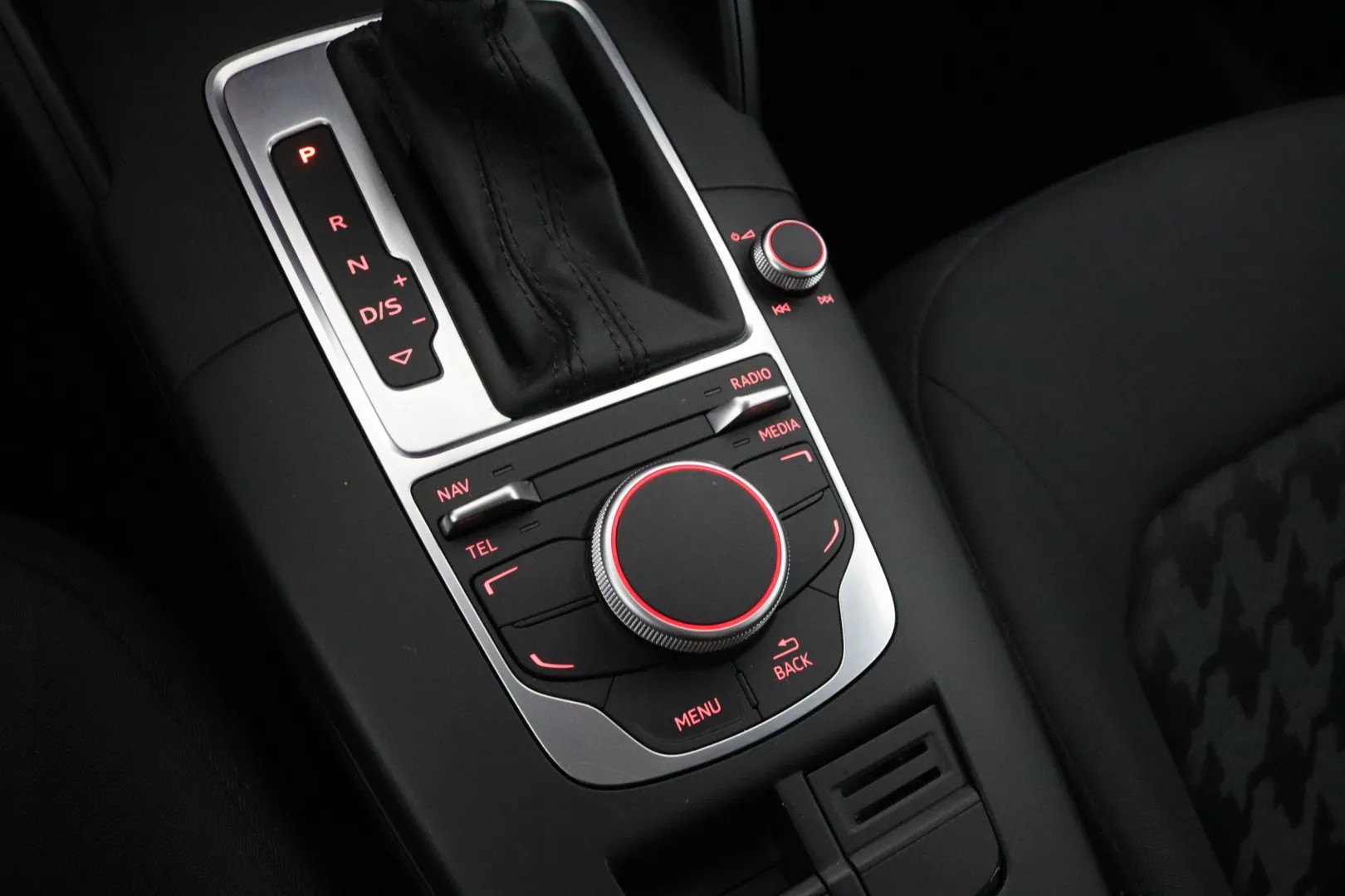 AUDI A3 ENZ-797 carousel image