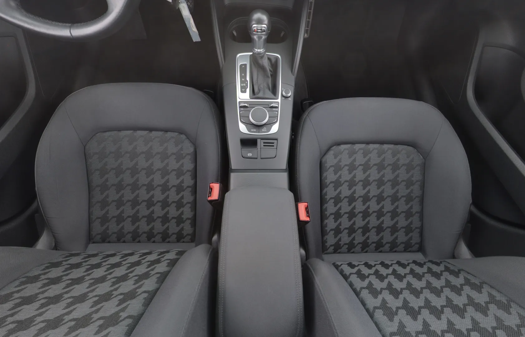 AUDI A3 ENZ-797 carousel image