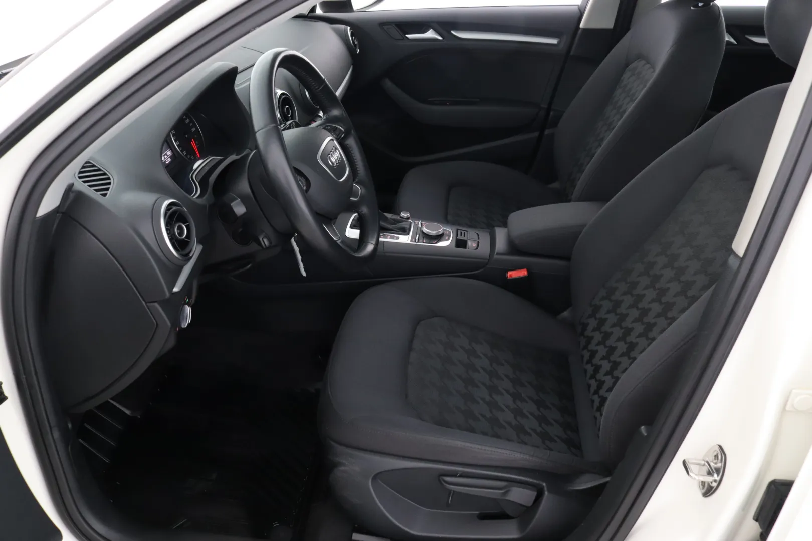 AUDI A3 ENZ-797 carousel image
