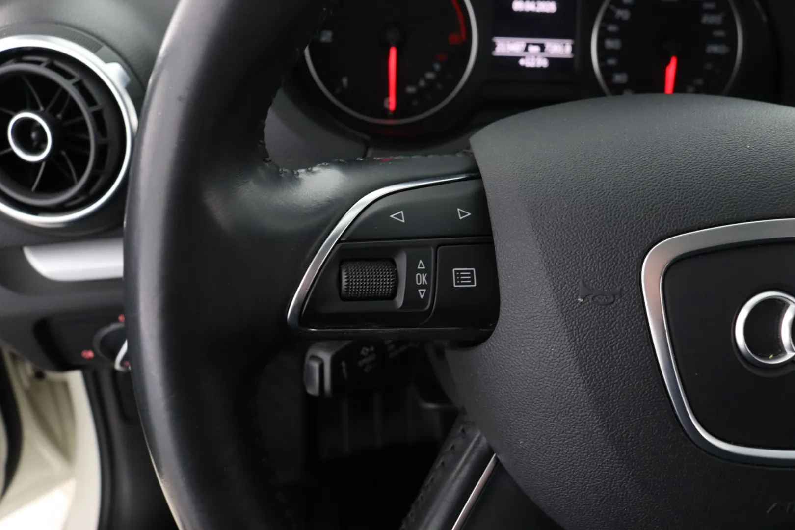 AUDI A3 ENZ-797 carousel image