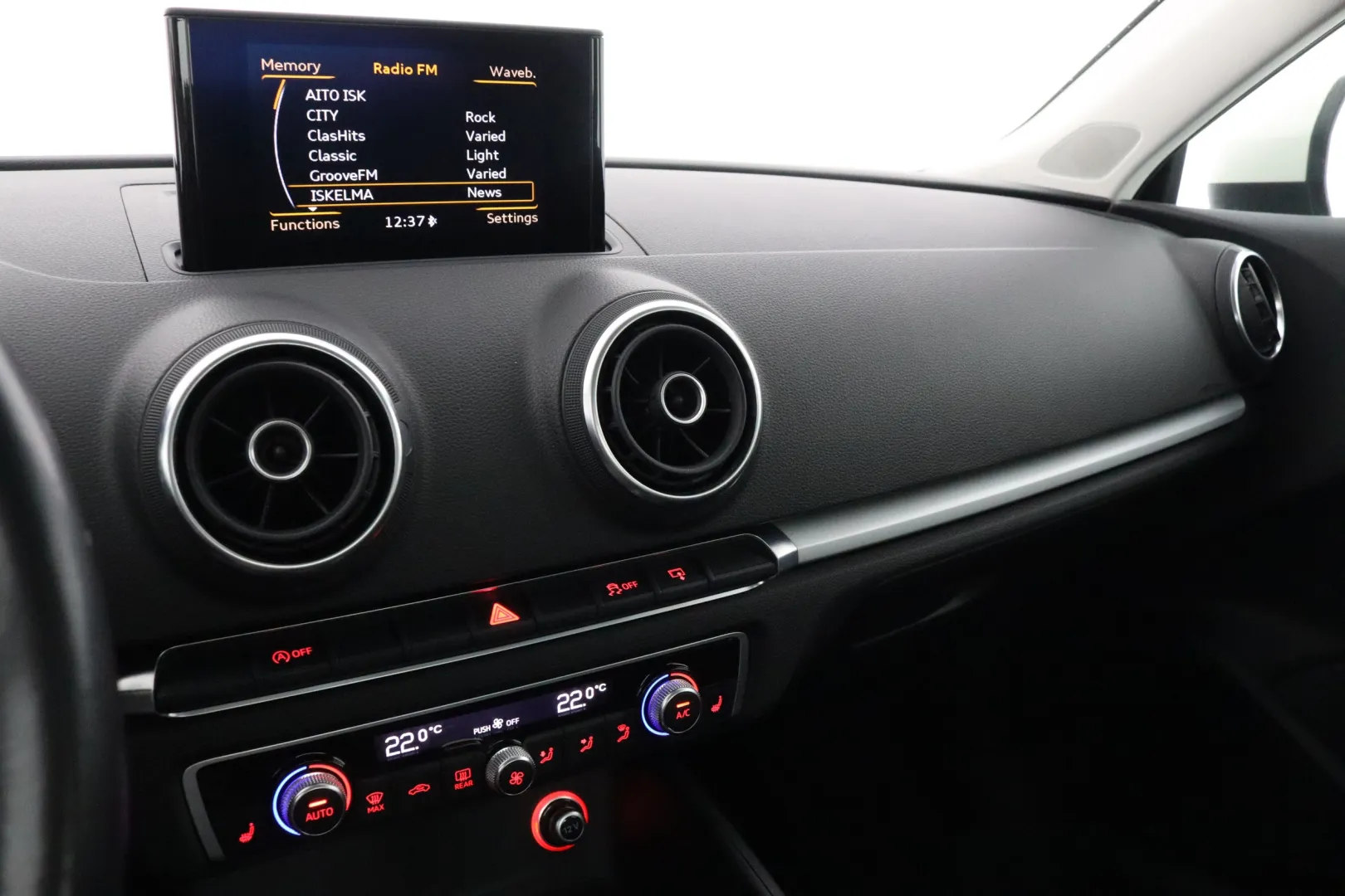 AUDI A3 ENZ-797 carousel image