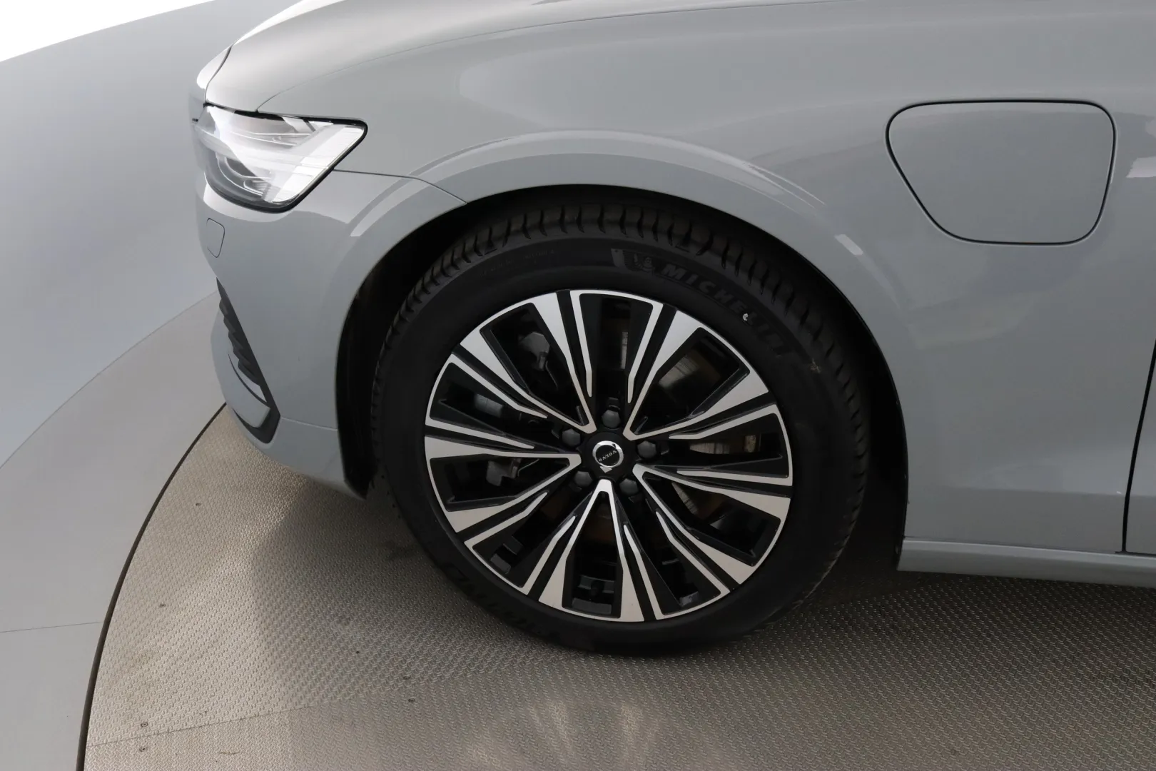 VOLVO V60 GPY-885 carousel image